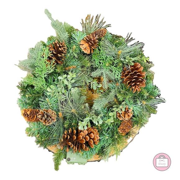 Costco 24" Pre-Lit Battery Operated Lights Wreath - Picture 1 of 4